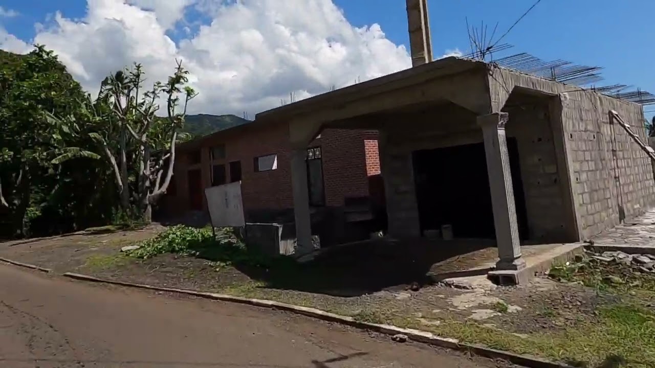 Comores Mohéli Route de l'aéroport vers Fomboni, Gopro / The Comororos Mwali Road Airport Fomboni