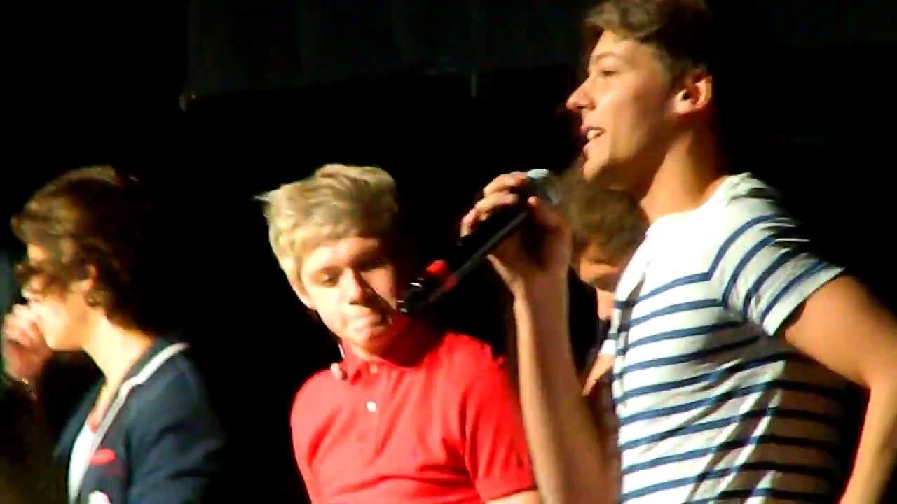 What Makes You Beautiful - One Direction (Live at Radio City)