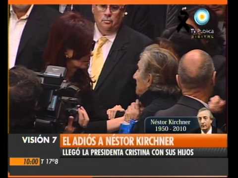 Visión Siete: El adiós a Kirchner: La presidenta y sus hijos