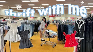 THRIFT WITH ME // thrifting alone at a *HUGE* thrift before store hours!!!