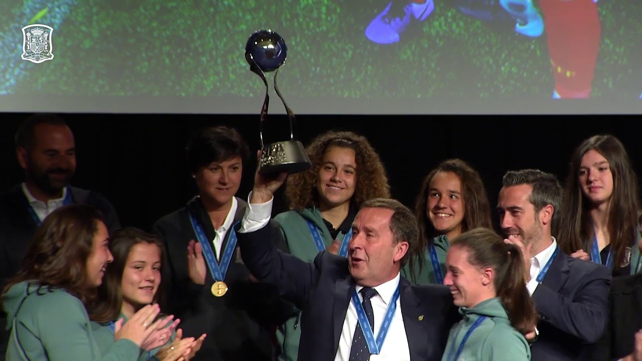 ¡Así fue el homenaje a las campeonas del mundo! - YouTube