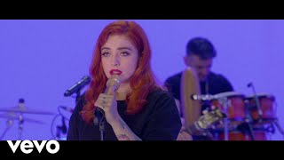 Смотреть клип Mon Laferte - Calaveras