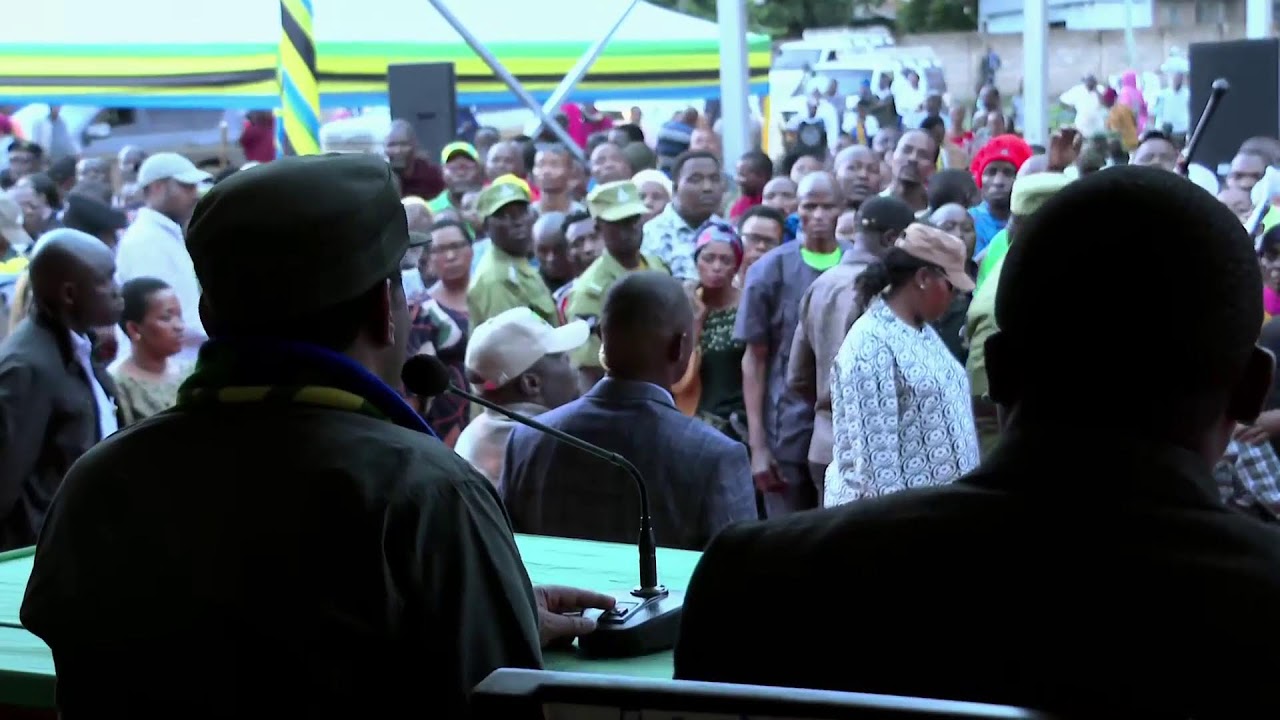 WAZIRI MKUU ANAZUNGUMZA NA WANANCHI WA MTO WA MBU