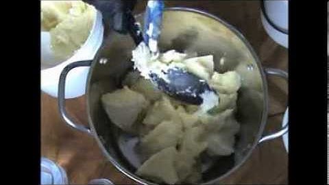 Making and Cutting Black Raspberry & Vanilla Soap