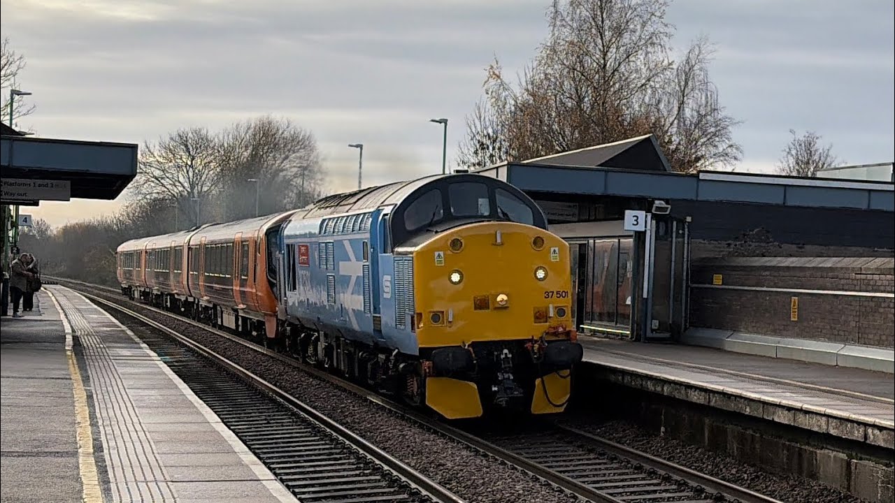 Trainspotting at Tamworth Station 5/12/2025