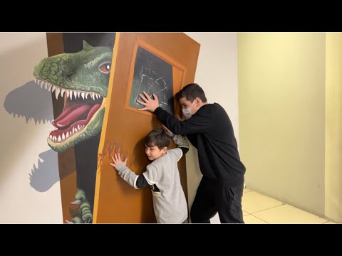 Yusuf Enes ve Fatih selim illüzyon müzesinde ters eve girdiler dinozorla oynadılar çok eğlenceli😍