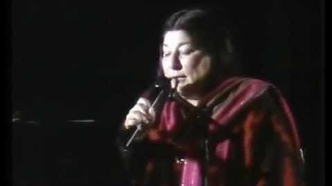 Thumbnail of Mercedes Sosa - Gracias a la vida - Violeta Parra (Luna Park 1984)
