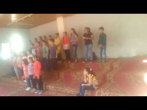 الاطفال يغنون في مدرسه توفيق اغنيه رجاله وطول عمر ولادك يابلدنا رجاله