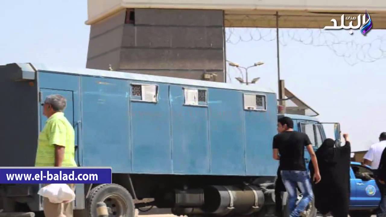وصول المتهمين باقتحام سجن بورسعيد إلى مقر محاكمتهم