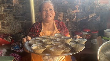 Bánh bèo 2K/chén bán 4 đời rẻ khủng khiếp, ngon không tưởng ở biển Mỹ Khê, Quảng Ngãi | Hoàng Lê