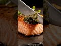 uusi lempilohi-reseptisi on täällä! 🐟🔥 Tämä ihana paistettu lohi sopii täydellisesti arki-illallis