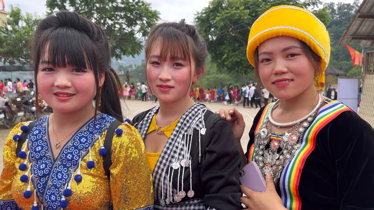 Chợ Tình Toàn Gái Cực Xinh Căng Tròn Cho Vỗ Mông Mỏi Tay Sướng Hết Cả Người . Pheng Pheng Vlog