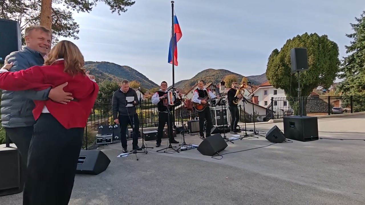 Tini Lesjak in Fantje iz Oplotnice- Na Golici (Slavko Avsenik) 