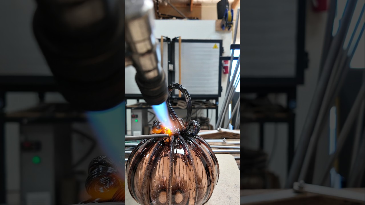Glass Pumpkin Stem Full #glassblowing #satisfying #glassart