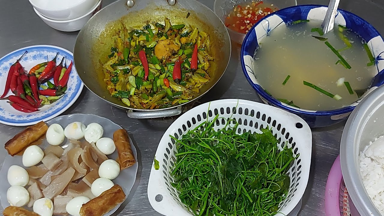 Lòng tông bay kho khô và đọt lưới Rách luộc và gia heo luộc chấm nước mắm cả nhà ơi 