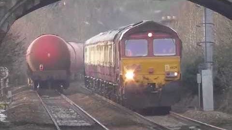 DB Schenker 66129 + 59205 "The Mendip Mariner" race through OldField Park