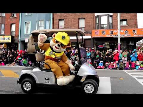 Video: 11 Tips för att besöka Santa Claus Parade i Toronto