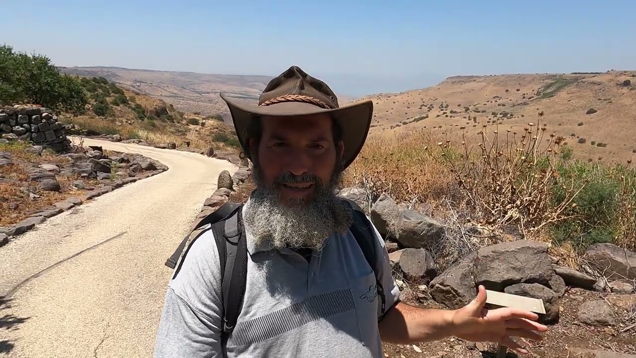 עין הקשתות - אום אל קנטיר . מעיין מדהים עם מבנה קשתות מרהיב ושחזור בית כנסת מפואר מתקופת המשנה בגולן