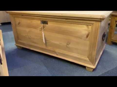 Quick detailed video of pine box (E1509B) - Pinefinders Old Pine Furniture Warehouse