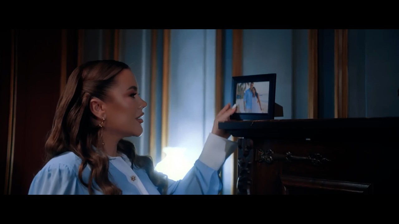 Carmen de la Salciua  - Stau noaptea si plang la geam