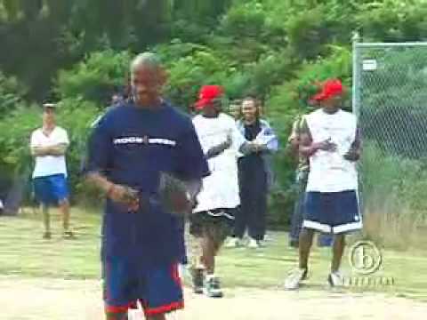 Aaliyah, Damon Dash, P. Diddy Jay-Z Playin' Softball.flv - YouTube