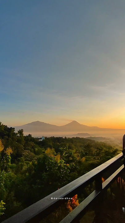 Siapa nih yang pernah menikmati sunrise disini 😍🍭 #shorts #borobudur #magelang #jateng #sunrise