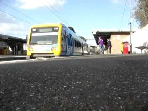 Metro Trains:Xtrap 944M VS Teenager - YouTube