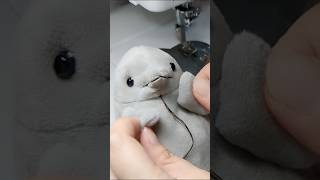 イルカのぬいぐるみが完成するよ🐬 #手芸 #handmade #手縫い #ぬい縫い