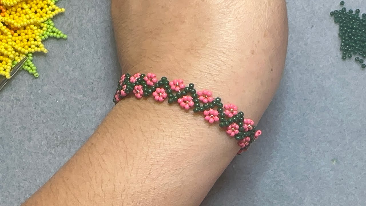 Pulsera en zigzag con flores en mostacillas fácil y rápido de hacer 