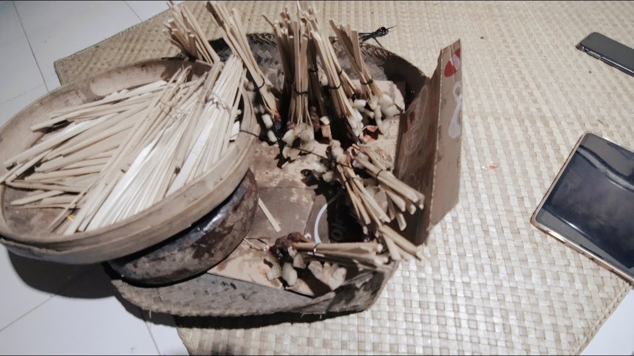 Proses Pembuatan Sate Galungan || Sate Babi Hari Raya - YouTube