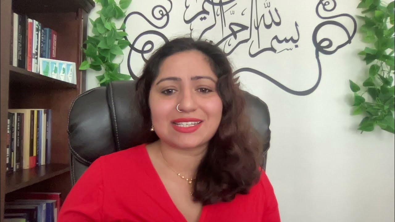 Hovuz boyida yalangoch qizlar