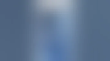 دكتور اجنبي يصارخ على ممرضه سعوديه امام الأطباء والمراجعين 