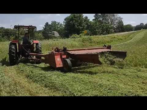 International 990 haybine working once again - YouTube