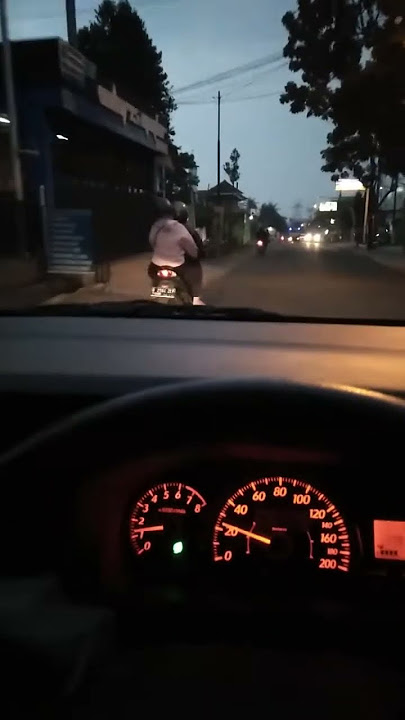 story' wa nyetir mobil sambil dengerin music