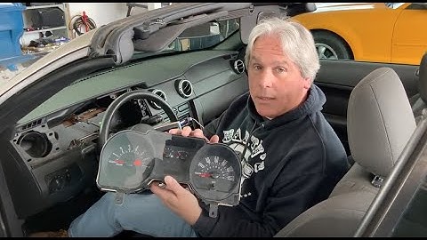 How To Remove / Replace 2005-2009 Ford Mustang Instrument Gauge Cluster (Part 1)