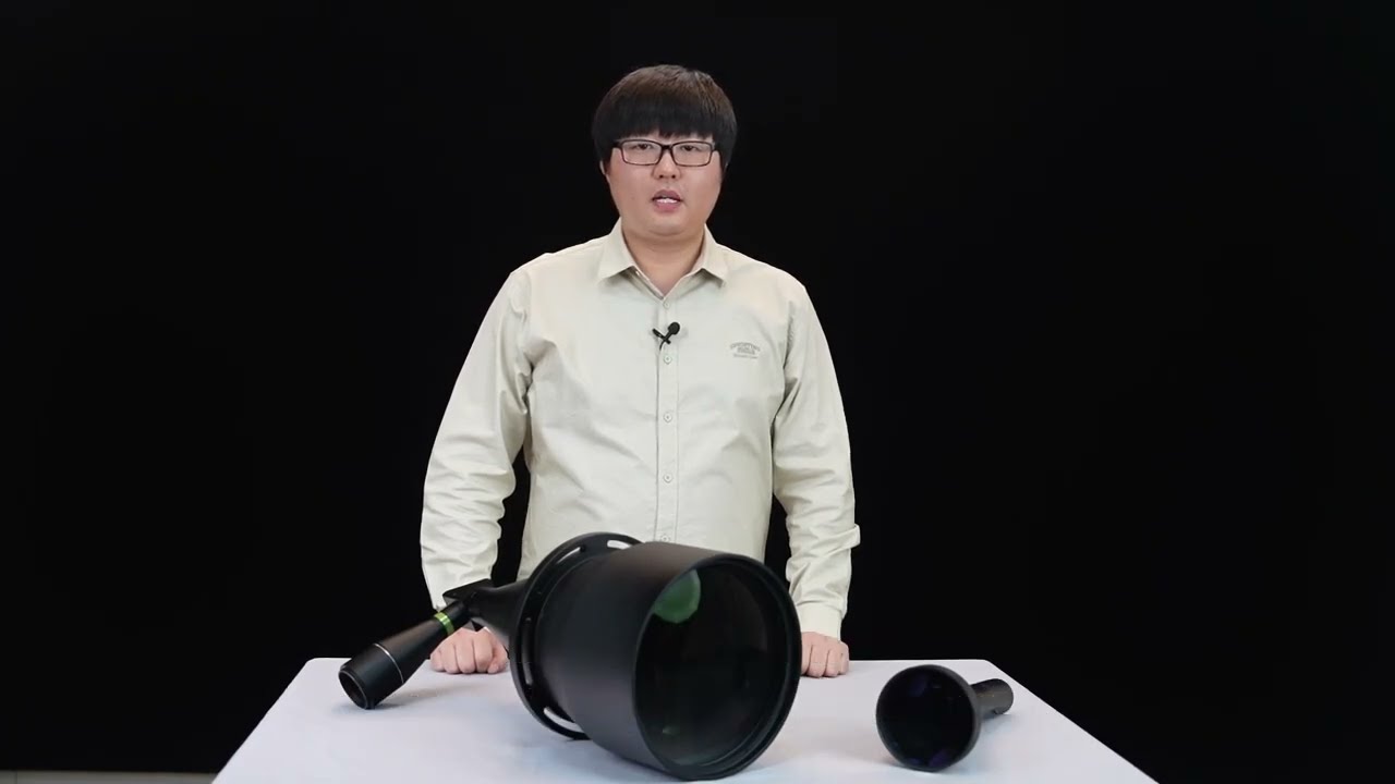 What is the contrast of the lens? 