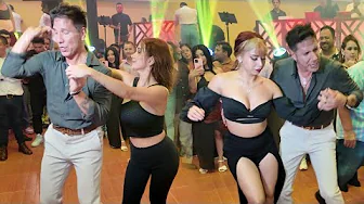 Todas quieren bailar Salsa con Rodrigo Cortázar en el "Copacabana"