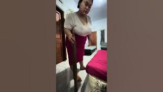 malam syahdu bergerak kecil di ruangan sempit