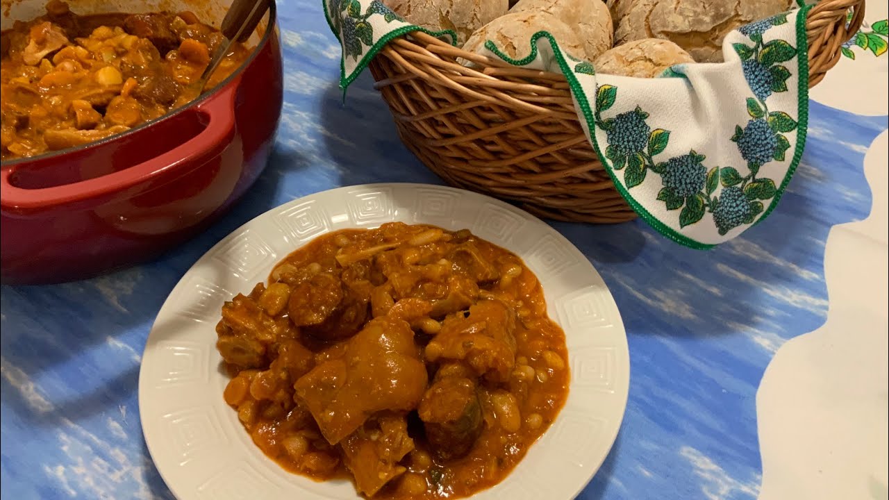 Feijão Branco com Pé de Porco Xancre e Chouriço ....Sabor dos Açores Leonor Santos