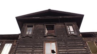 Жители аварийного дома в Красноярске боятся обрушения