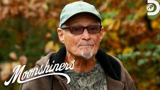 Beaz Trains an Apprentice in the Business of Moonshine Making | Moonshiners | Discovery
