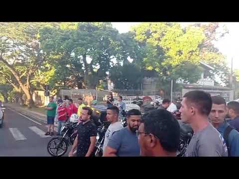 Motociclistas fazem manifestação pedindo mais segurança e sinalização nos cruzamentos em Foz.