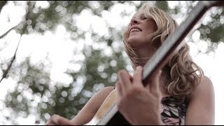 Video thumbnail of "¡Cuántas Veces! - Katie James en Paris"