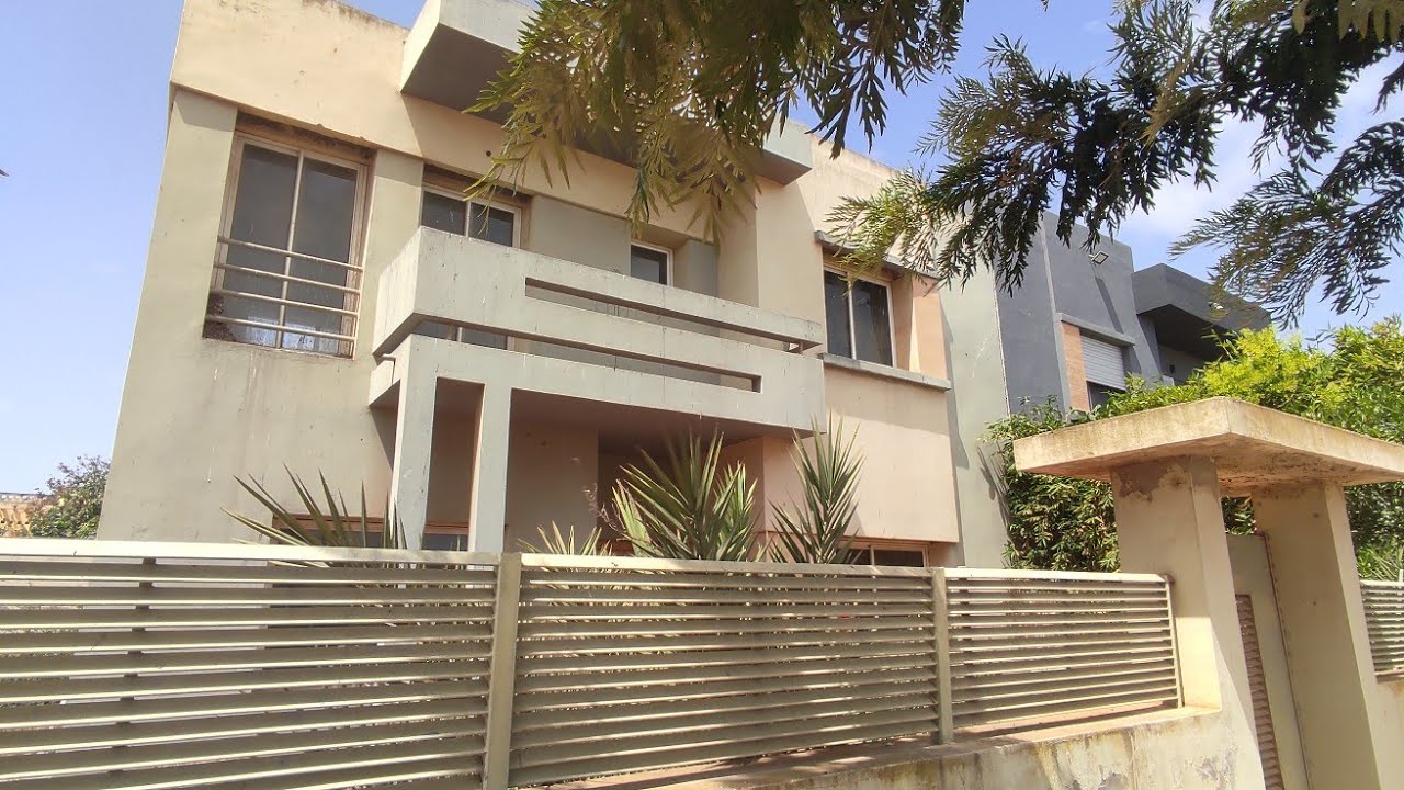 فيلا للبيع 🏫 بمدينة حد السوالم قرب محطة الأداء لوطوروت somi fini المساحة 280 متر ثمن👇 مشمسة 4 واجهات