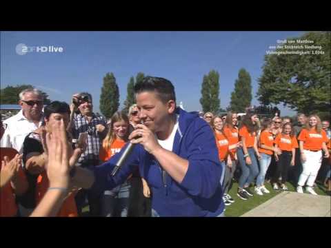 Kerstin Ott - Scheißmelodie - ZDF Fernsehgarten 25.09.2016 - (Videogeschwindigkeit: 1,034x)