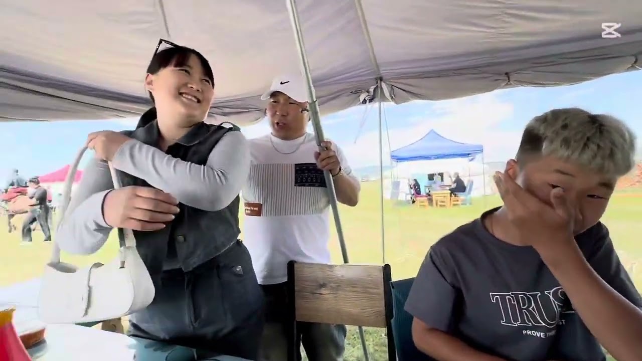 Булган аймаг болсон “4 түмэн Адууны баярт” явав. Bulgan aimag “4 Tvmen Aduunii” bayr