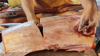 Giant Silver Trevally Fish Cutting Live In Fish Market | Fish Cutting Way | Fish Cutting Skills