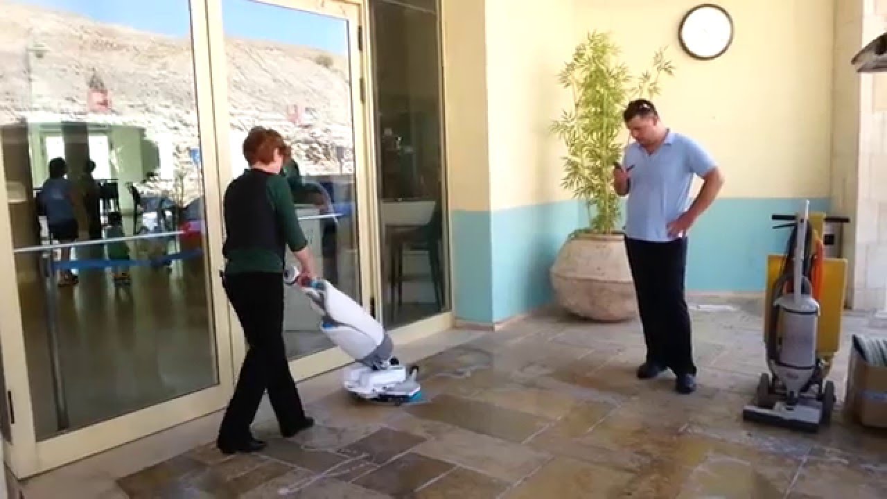 i-mop outdoor cleaning in the Leonardo dead sea hotel