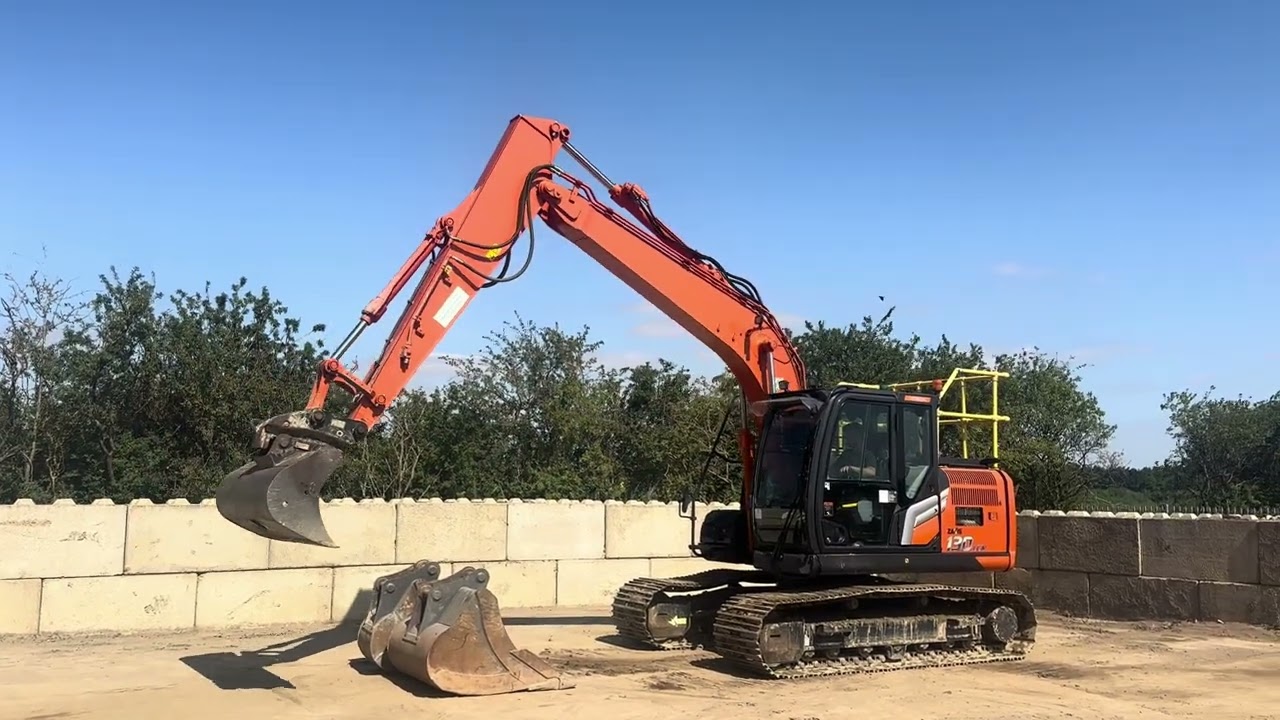 Hitachi ZX130LCN-7 - YouTube