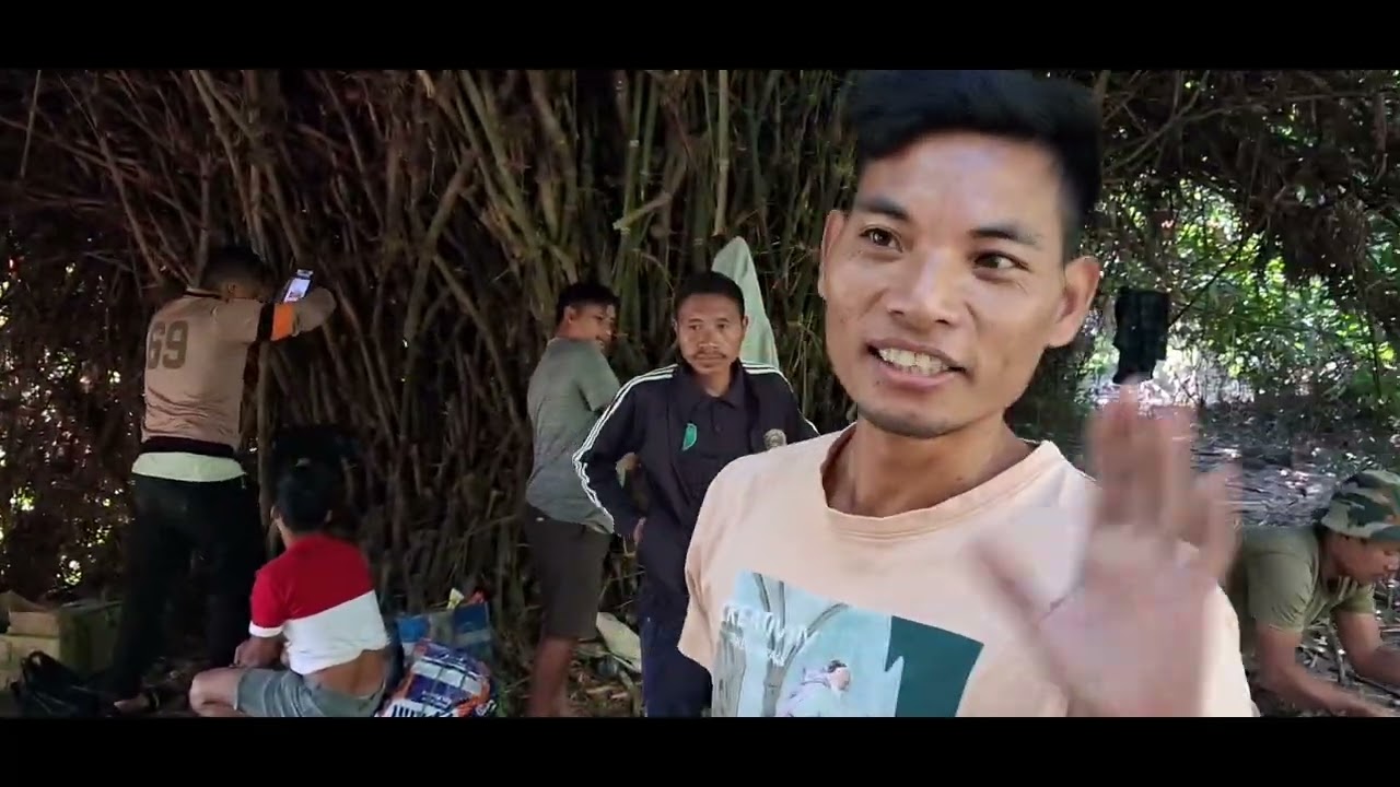 Picnic with childhood friends 🧡 